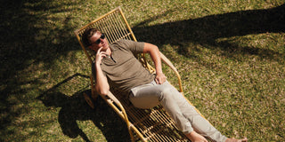 Appearance-Polo-hør-Dark-Navy-Troeje-Moerke-Blaa-Striktroeje-Hvid-T-shirt.jpg