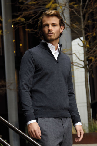 Appearance-Efteraar-Vinter-Herretoej-Toej-Herre-Maend-Jakke-Troeje-Strik-Halstoerlaede-Striktroejer-Pullover-V-Hals-Polo-Toerklaede-Sokker