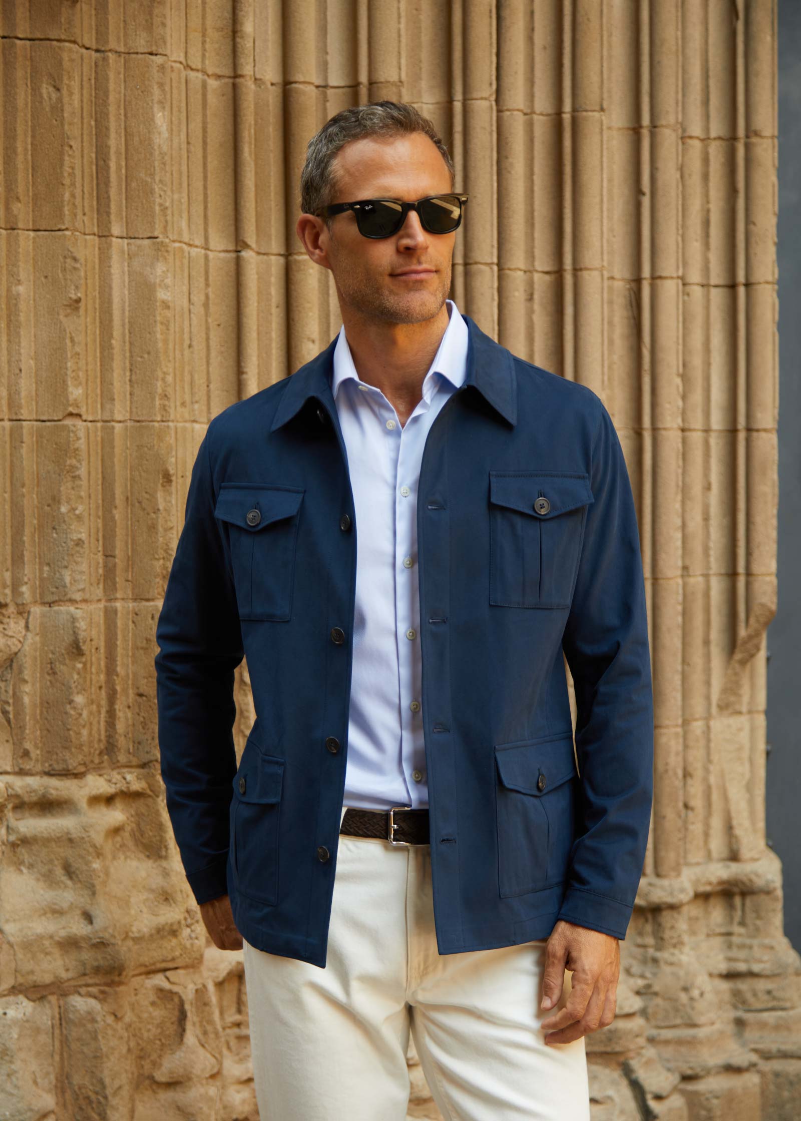 Appearance-An-Ivy-Brushed-Cotton-Safari-Jacket-Jakke-Shirt-Skjortejakke-Overshirt-Navy-Bomuld-Lommer-Knapper-Herre-Maend-Men-Field-Jeans-Skjorte-Business-Kontor-Casual-Jeans
