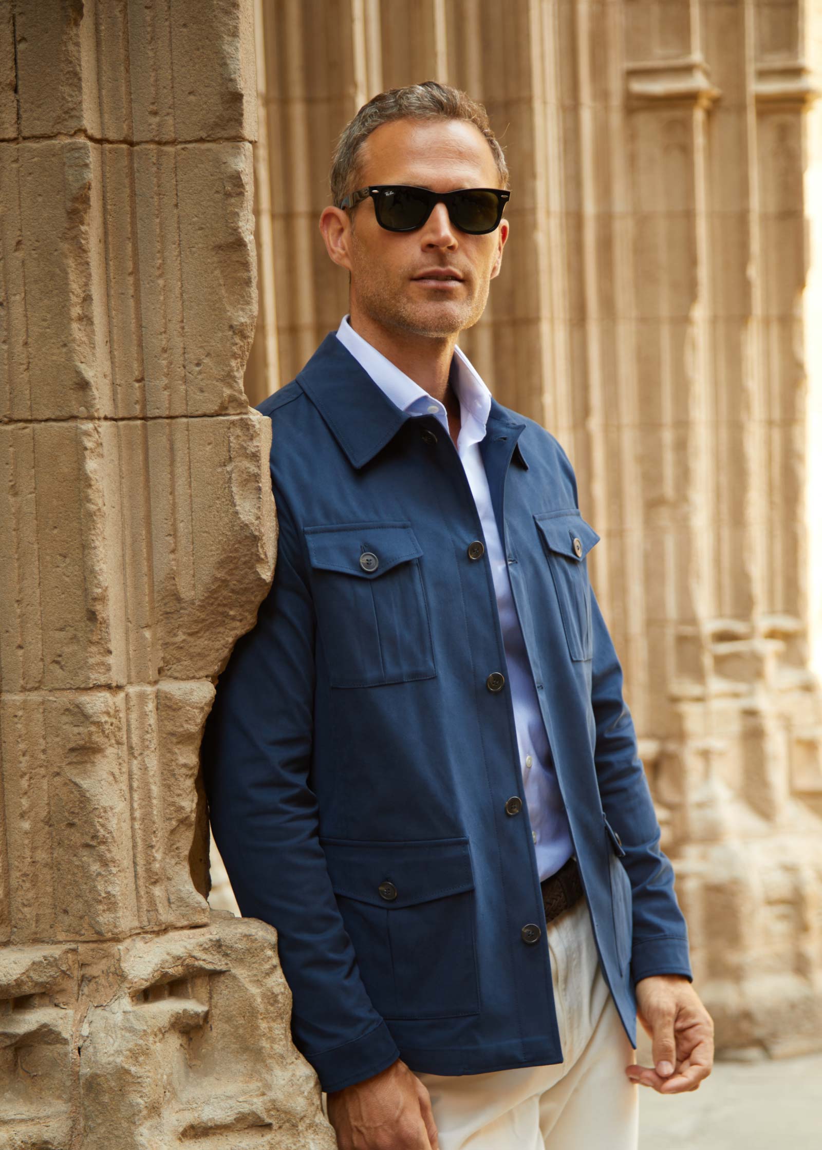 Appearance-An-Ivy-Brushed-Cotton-Safari-Jacket-Jakke-Shirt-Skjortejakke-Overshirt-Navy-Bomuld-Lommer-Knapper-Herre-Maend-Men-Field-Jeans-Skjorte-Business-Kontor-Casual-Jeans
