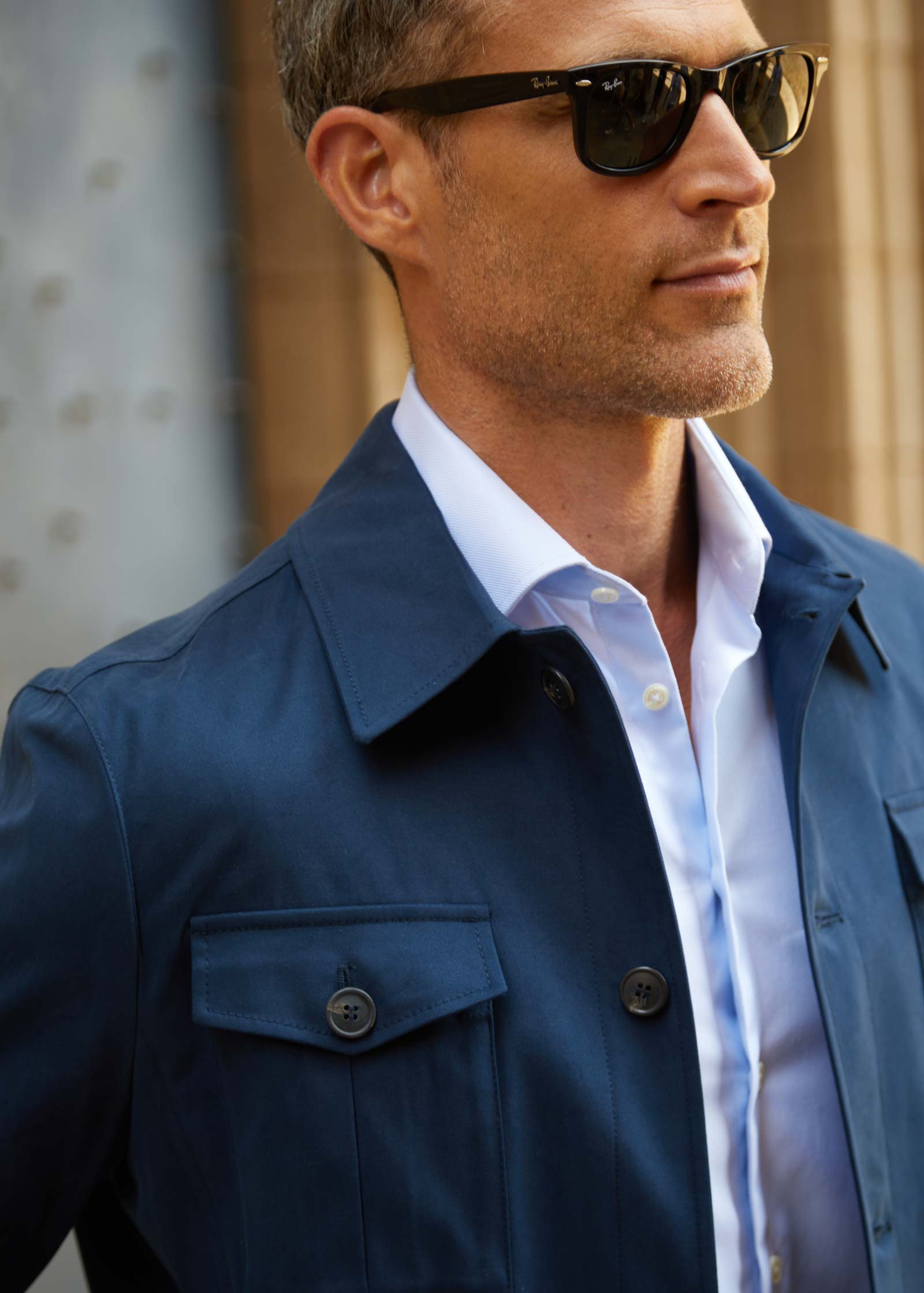Appearance-An-Ivy-Brushed-Cotton-Safari-Jacket-Jakke-Shirt-Skjortejakke-Overshirt-Navy-Bomuld-Lommer-Knapper-Herre-Maend-Men-Field-Jeans-Skjorte-Business-Kontor-Casual-Jeans