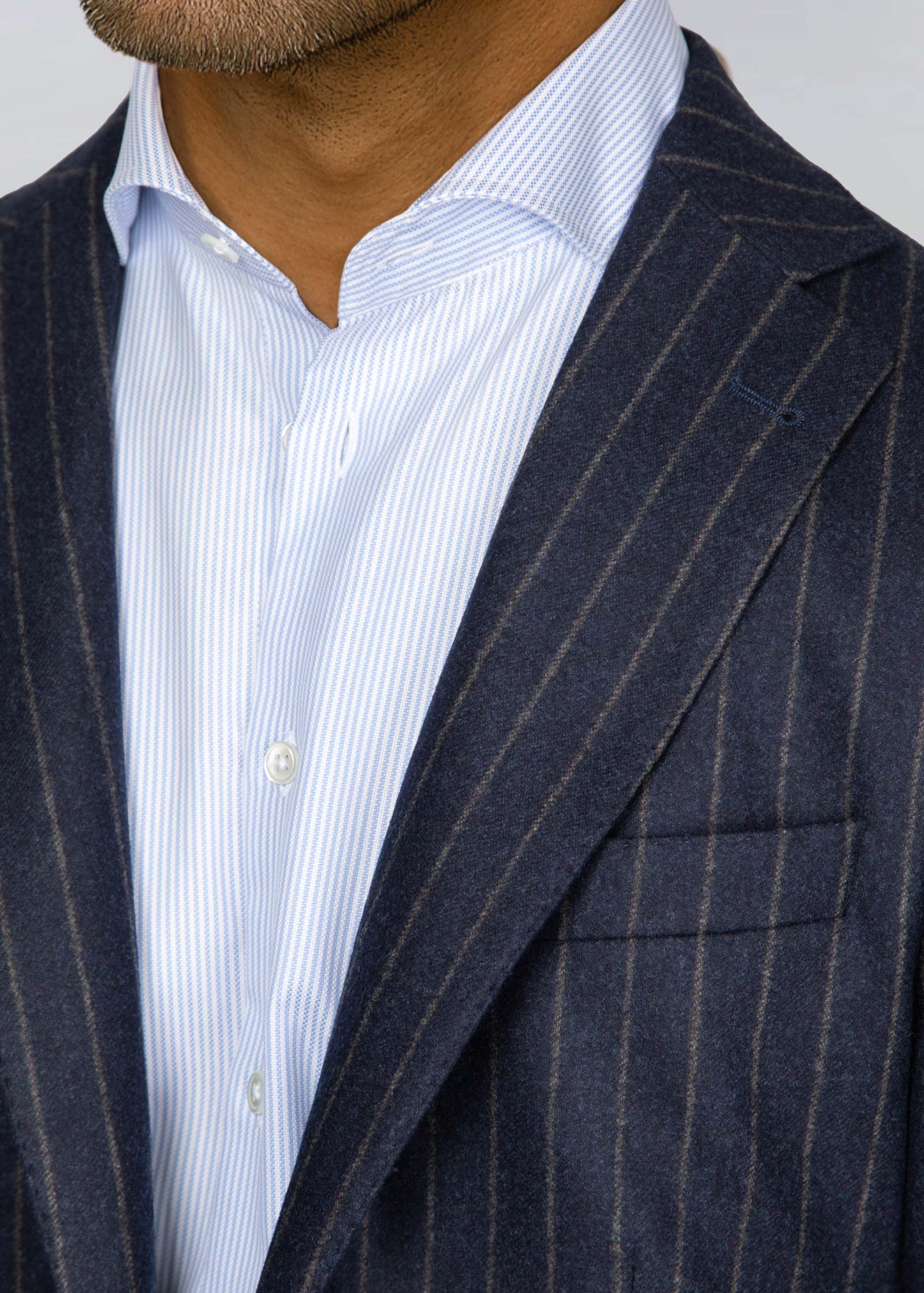 Appearance-An-Ivy-Flannel-Jacket-Blazer-Jakke-Navy-Moerkeblaa-Blaa-Herre-Maend-Men-Unstructured-Wool-Uld-Navy-Blå-Bukser-Chinos-Pullover-Business-Kontor