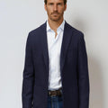 Appearance-An-Ivy-Knitted-Jacket-Blazer-Jakke-Navy-Moerkeblaa-Blaa-Herre-Maend-Men-Strikket-Jersey-Uld-Bomuld-Wool-Cotton-Jeans-Blå-Hvid-White-Royal-Oxford-Skjorte-Shirt-Cutaway