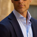 Appearance-An-Ivy-Knitted-Jacket-Blazer-Jakke-Navy-Moerkeblaa-Blaa-Herre-Maend-Men-Strikket-Jersey-Uld-Bomuld-Wool-Cotton-Jeans-Blå-Hvid-White-Royal-Oxford-Skjorte-Shirt-Cutaway