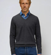 Appearance-An-Ivy-Merino-Pullover-V-Neck-Hals-Sweater-Troeje-Strik-Striktroeje-Knit-Uld-Wool-Grey-Graphite-Graa-Moerkegraa-Herre-Maend