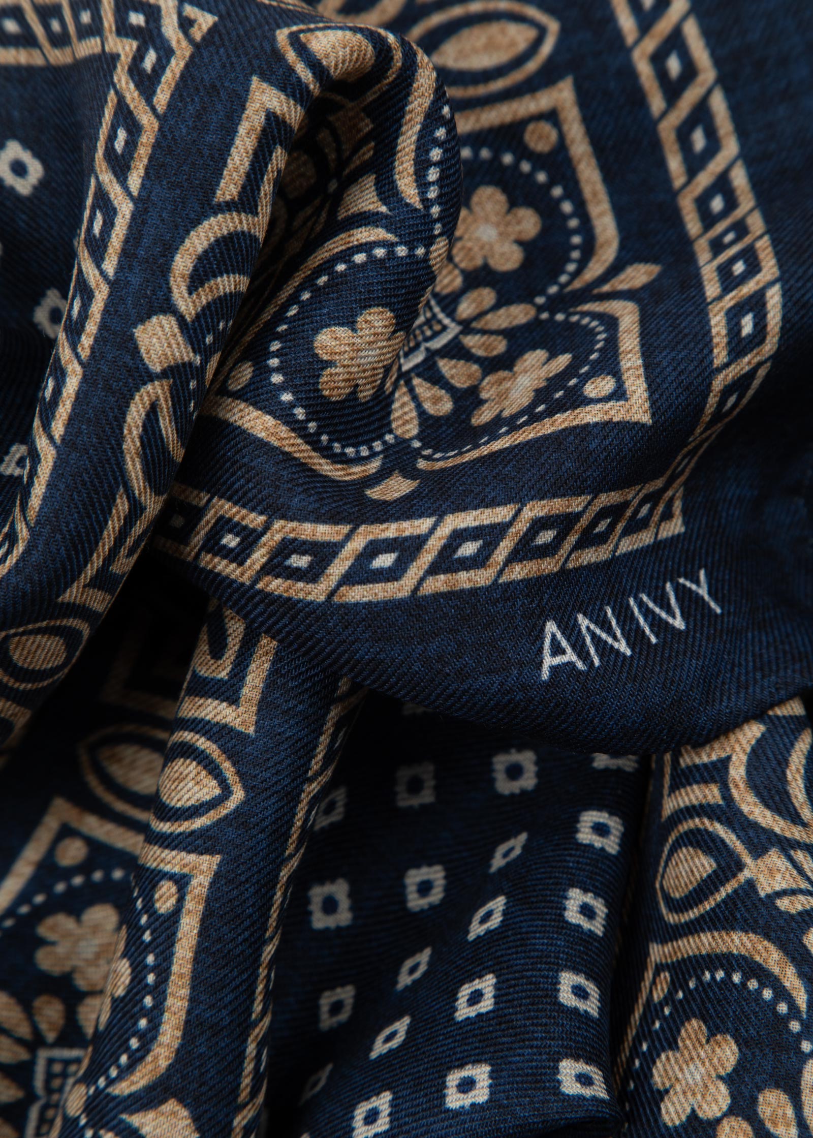 Appearance-An-Ivy-Navy-Flower-Artisan-Cube-Bandana-Scarf-Uld-Wool-Herre-Maend-Men-Moerke-Blaa