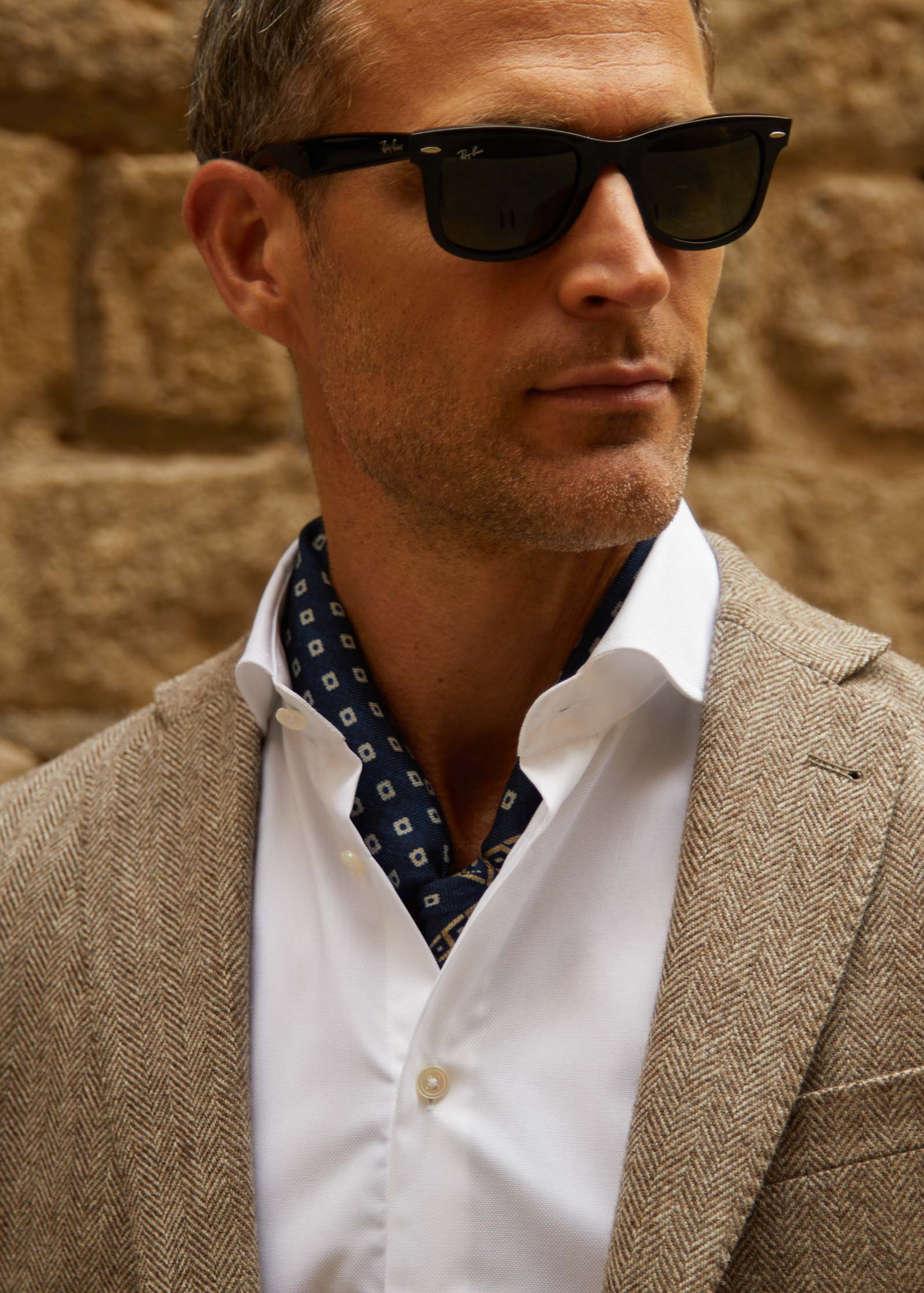 Appearance-An-Ivy-Navy-Flower-Artisan-Cube-Bandana-Scarf-Uld-Wool-Herre-Maend-Men-Moerke-Blaa
