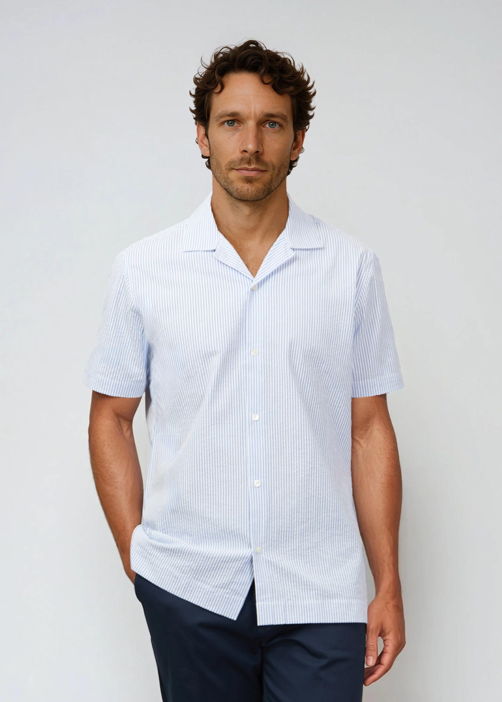 Appearance-An-Ivy-Seersucker-Shirt-Skjorte-Camp-Collar-Sommer-Maend-Herre-Men-Blaa-Stribet-Blue-Striped-White-Summer