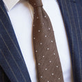 Appearance-An-Ivy-Slips-Tie-Brown-Shantung-Silk-Silke-Brun-Moerkebrun-Herre-Maend-Men-Herretoej-Prikker-Dots-Prikket-Hvid-White