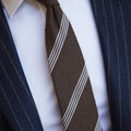 Appearance-An-Ivy-Slips-Tie-Brown-Shantung-Silk-Silke-Brun-Moerkebrun-Herre-Maend-Men-Herretoej-Stripes-Striber-Hvid-White