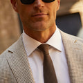 Appearance-An-Ivy-Slips-Tie-Brown-Wool-Uld-Silk-Silke-Brun-Moerkebrun-Herre-Maend-Men-Herretoej-Tekstur-Struktur-Structure-Texture