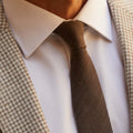 Appearance-An-Ivy-Slips-Tie-Brown-Wool-Uld-Silk-Silke-Brun-Moerkebrun-Herre-Maend-Men-Herretoej-Tekstur-Struktur-Structure-Texture