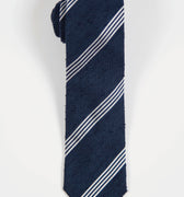 Appearance-An-Ivy-Slips-Tie-Navy-Shantung-Silk-Silke-Blaa-Moerkeblaa-Herre-Maend-Men-Herretoej-Stripes-Striber-Hvid-White