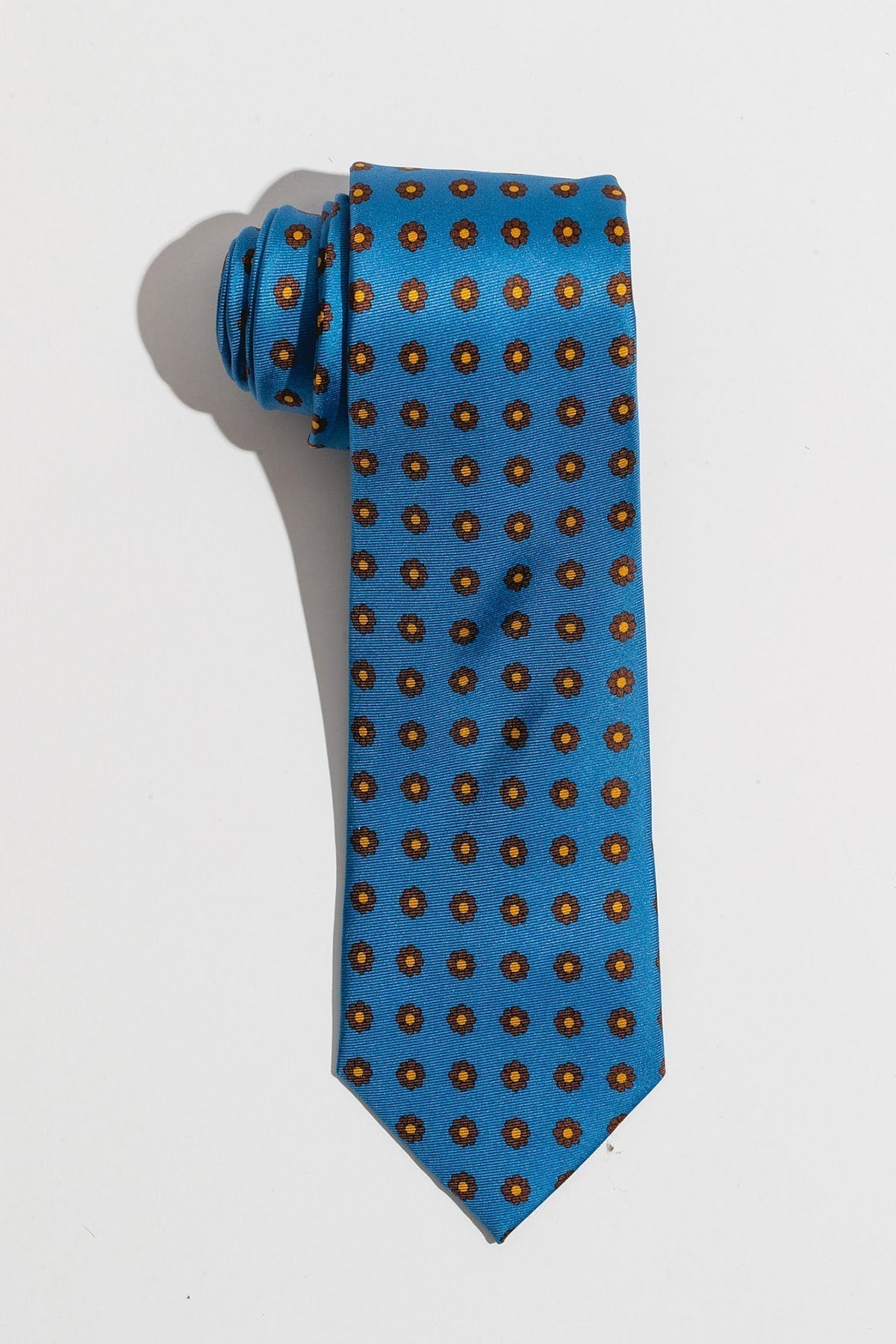 An ivy Slips Light Blue Flower Silk Tie
